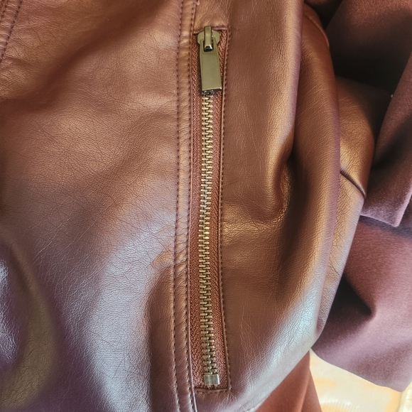 New York and Company maroon feaux leather jacket. Zipper in front and po… - Picture 6 of 13